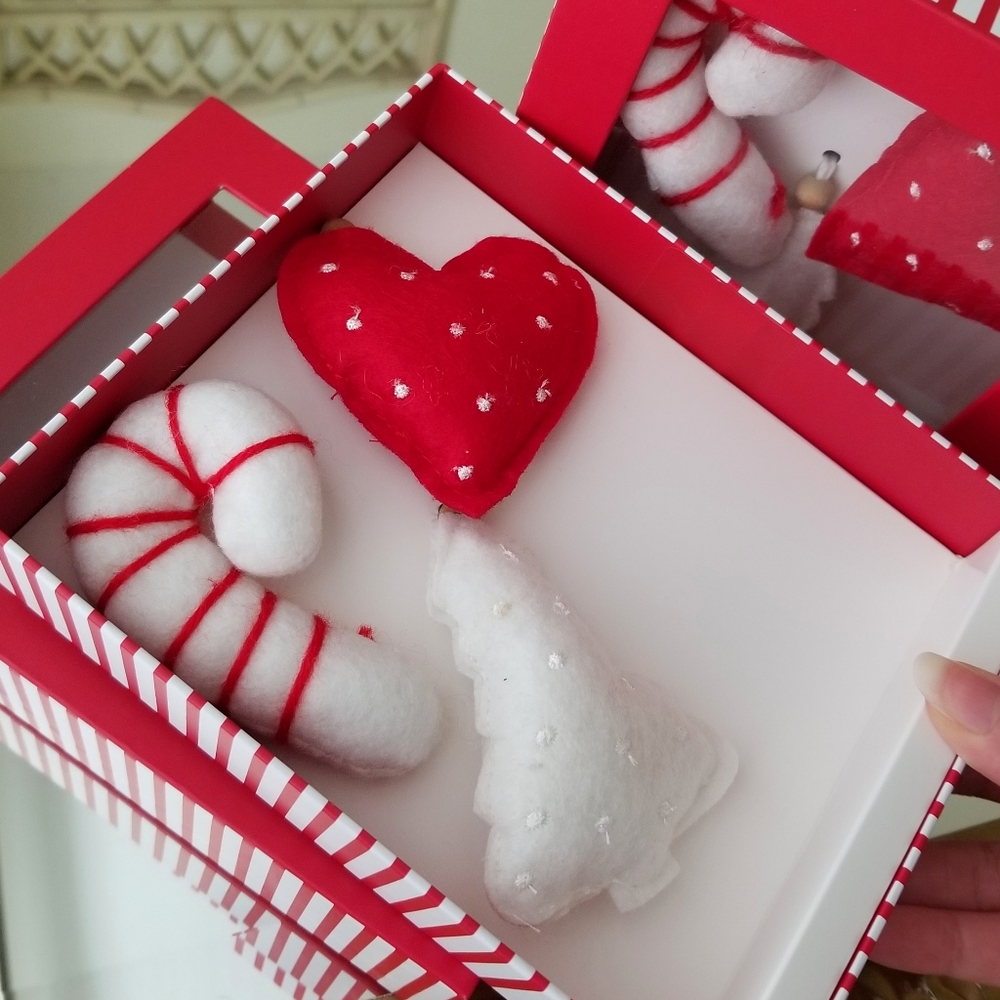 ❗Sugar Paper Red and White Holiday Plush Gift Topper Bundle❗